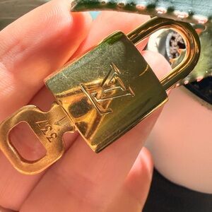 ✨ Necklace Quality Louis Vuitton Padlock & Key #337